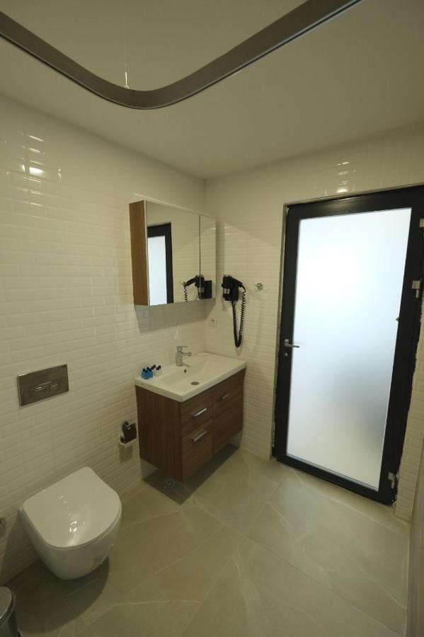 Tut Hotel Анталия Екстериор снимка