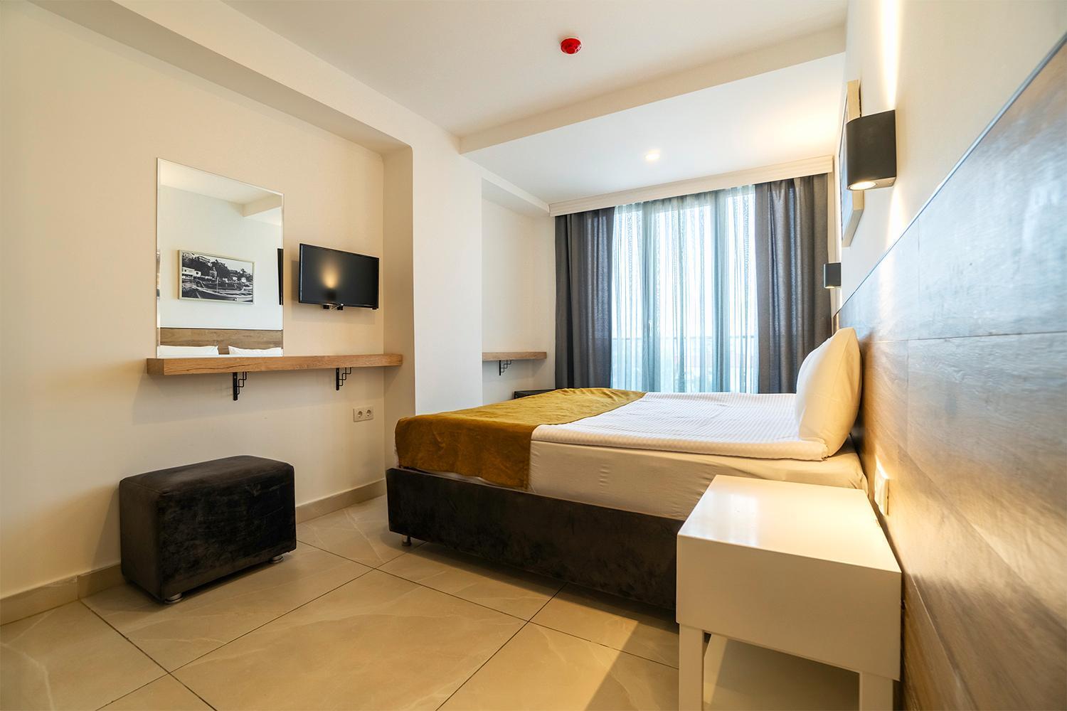 Tut Hotel Анталия Екстериор снимка